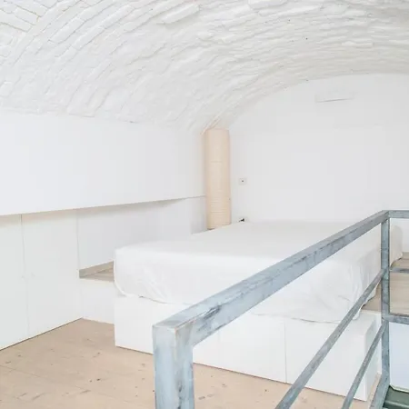 Amazing Loft Center Апартаменты Милан